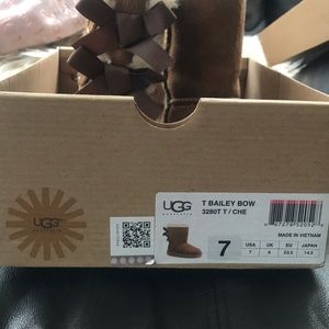 Authentic UGG toddler Bailey bow boots size 7